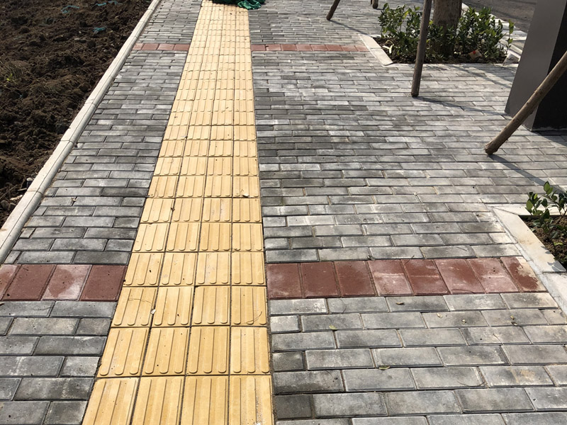河南新城道路渗水砖施工项目